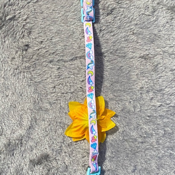Pastel Collar With Hand-Sewn Flower - Picture 6 of 7